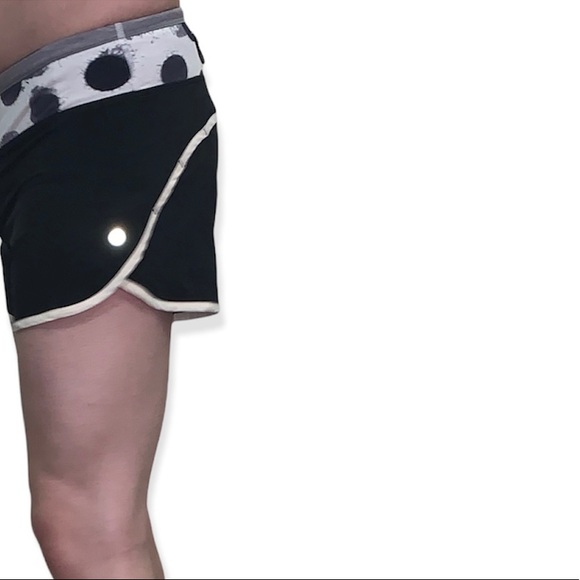 Lululemon SpeedUp Mid-Rise Lined Short 4" black; white and grey pattern waist - Picture 8 of 8